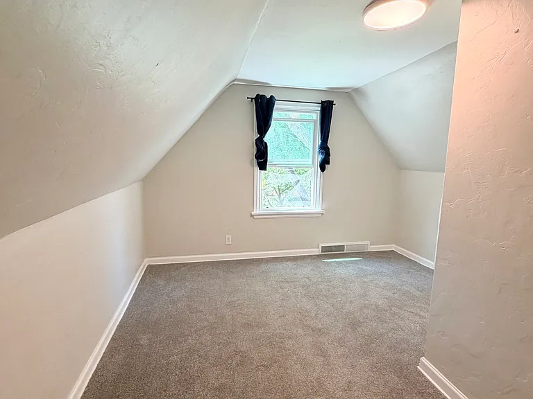 484 G St — Photo 27