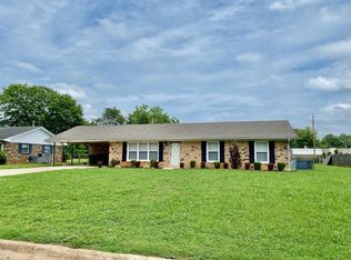 1407 Windsor Dr, Tuscumbia, AL 35674