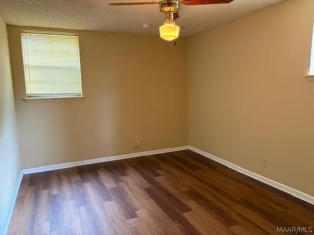 560 Farmington Rd — Photo 17