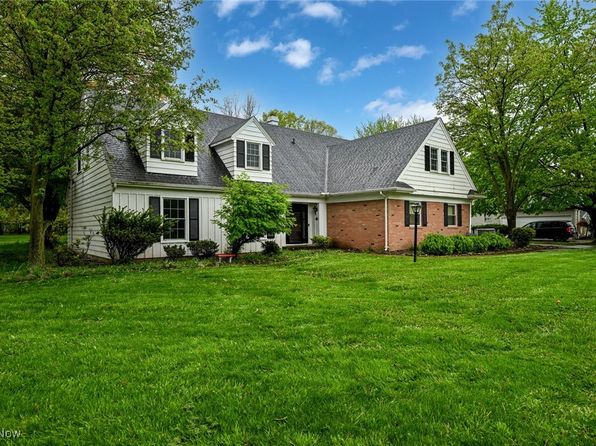 5233 S Park Dr, Lorain, OH 44053