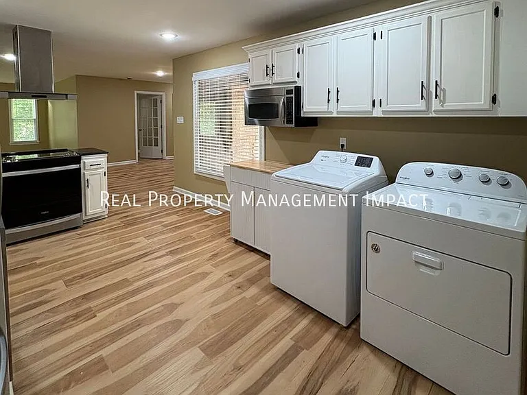3019 Cathy Dr — Photo 40