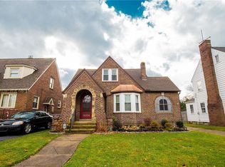 18004 Maplecliff Rd, Cleveland, OH 44119