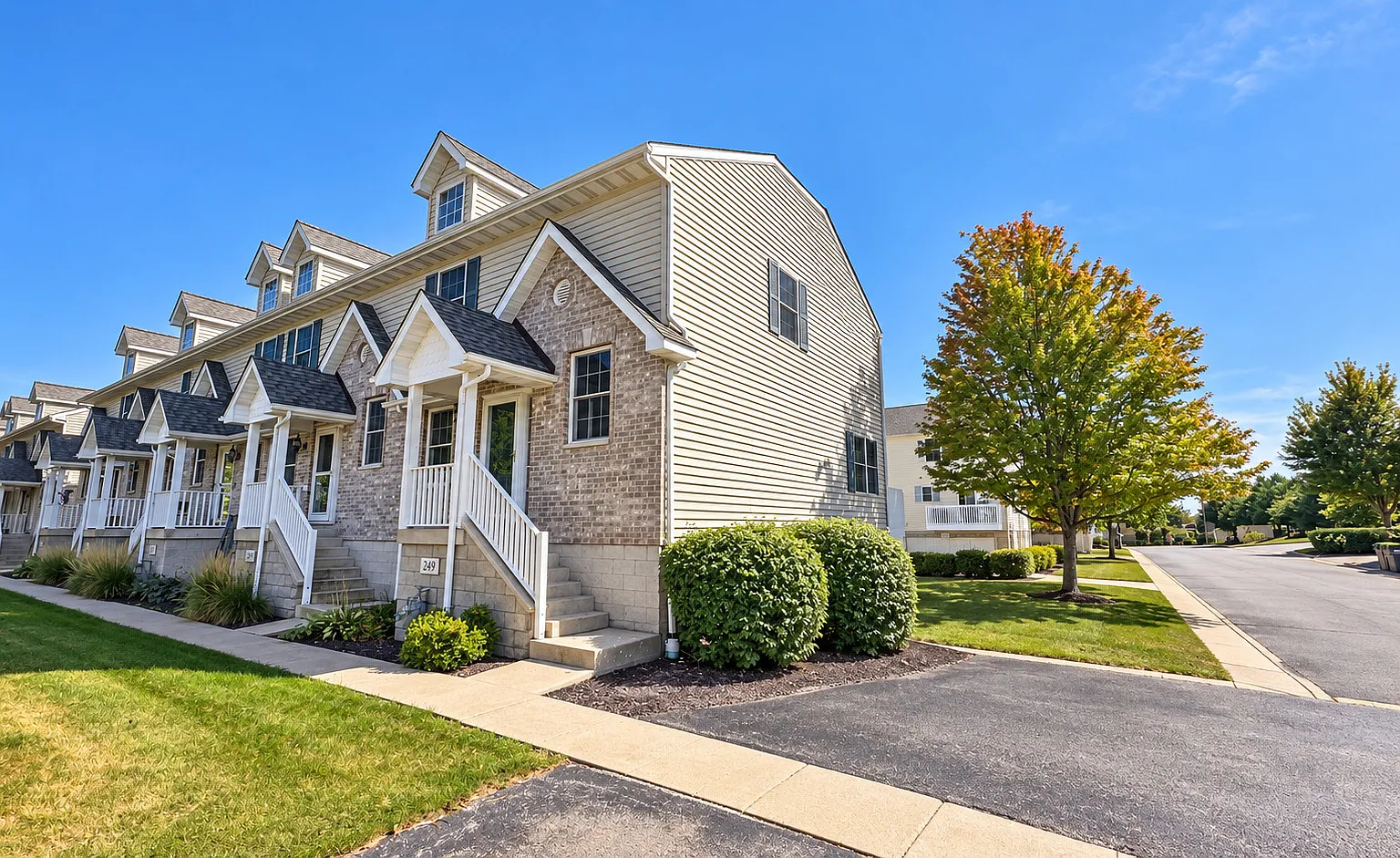 3 bed, 1676 sqft, $2,300 — Photo 1