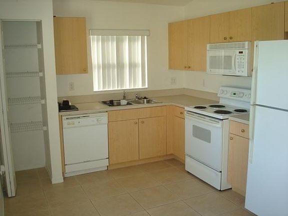 3rd image of 476 SW Talquin Ln