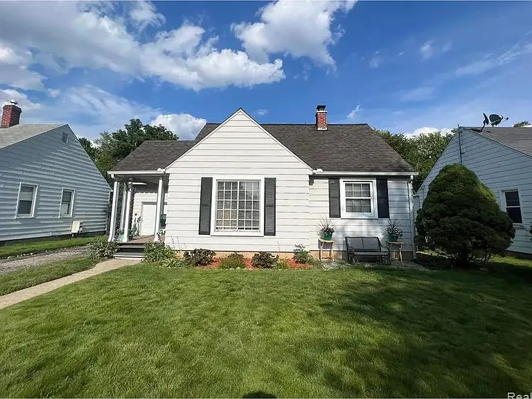 95 Cherryland St — Photo 1