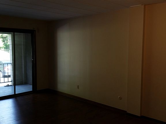 large bedrooms, lots of closet space