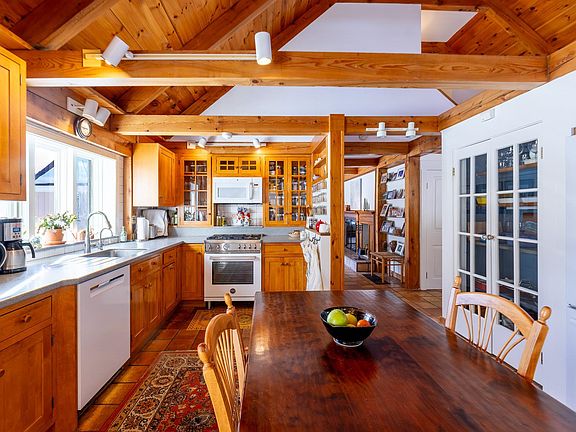 4th image of 710 Meadowland Farms Road