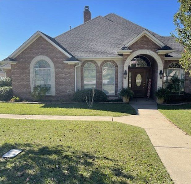1st image of 2803 Fleetwood Dr