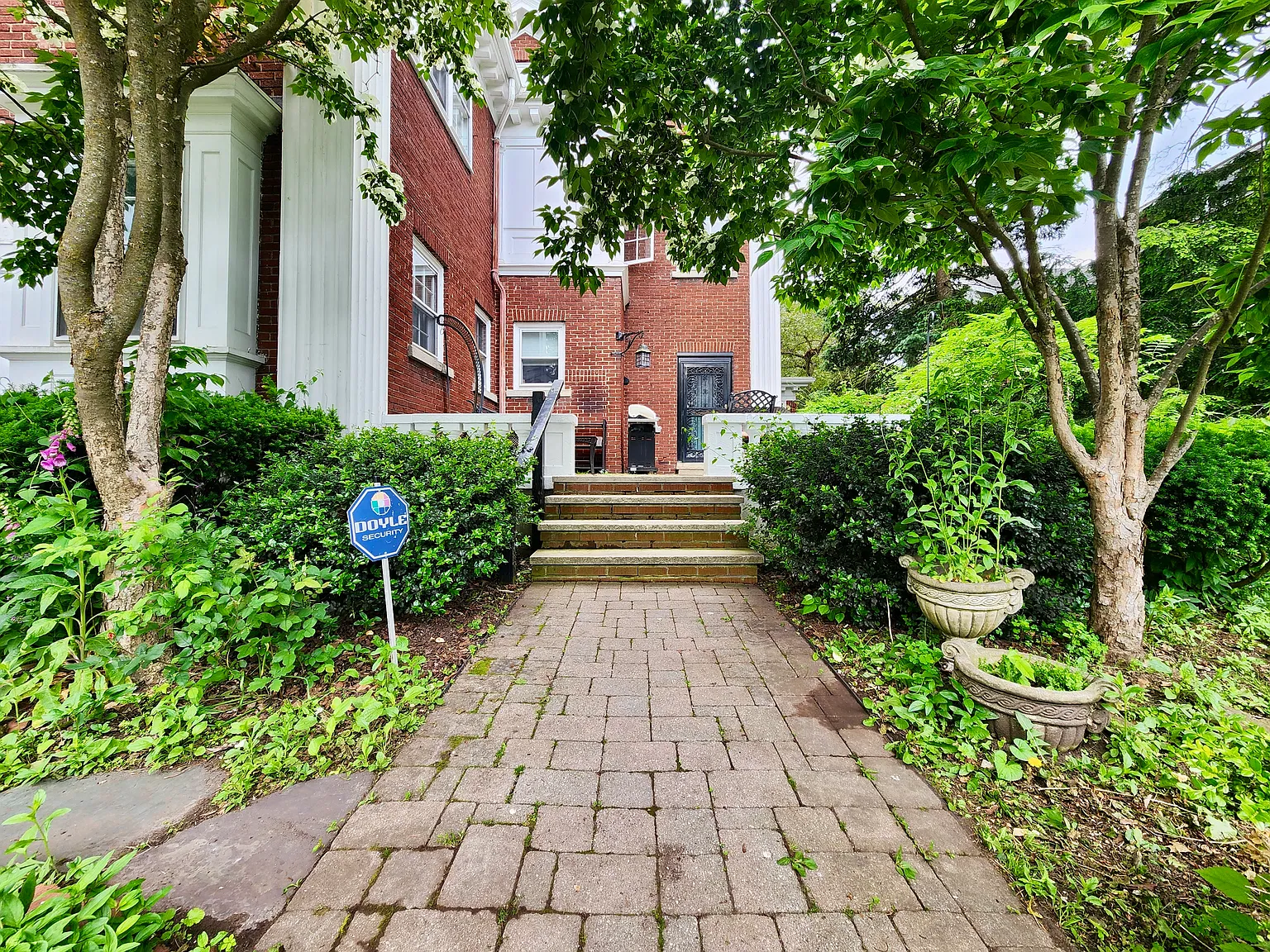 2 bed, 1000 sqft, $2,145 — Photo 1