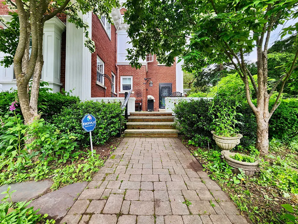 1200 East Ave #1