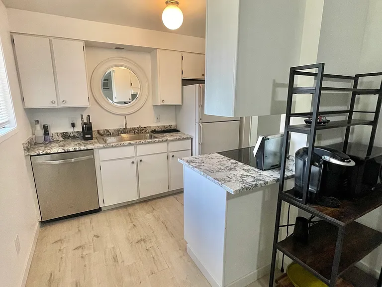 305 S Evergreen Rd — Photo 4