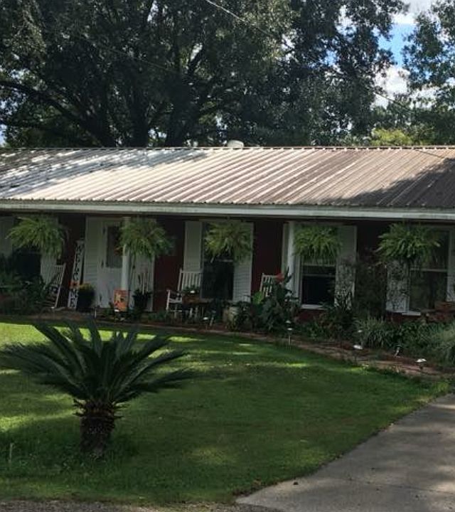1st image of 405 Mahogany St