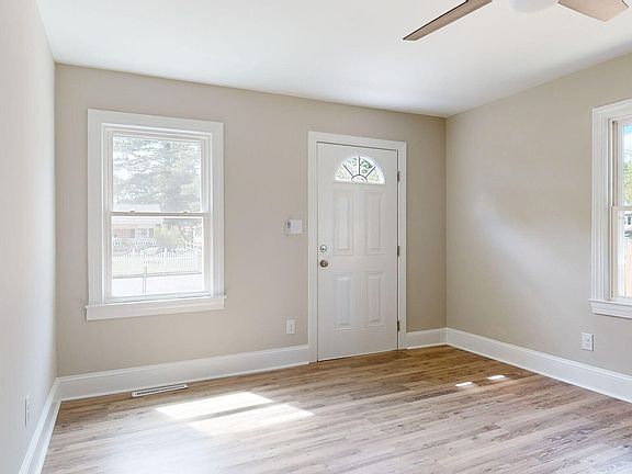 3rd image of 304 Clairmont Circle