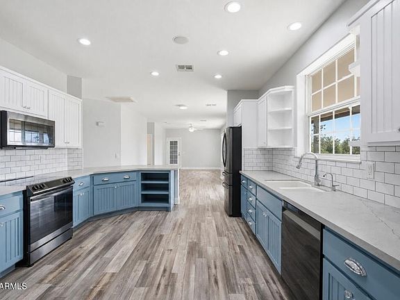 4th image of 20305 W PEAKVIEW Road