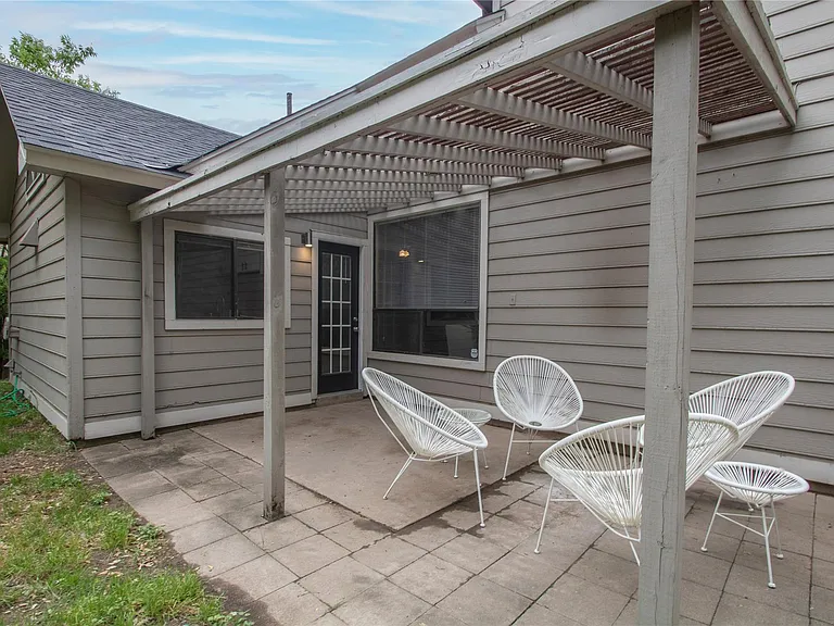 2108 Warfield Way — Photo 18