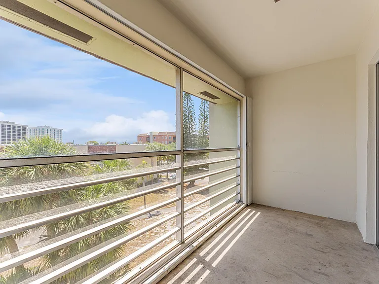 1638 Embassy Dr #410 — Photo 17