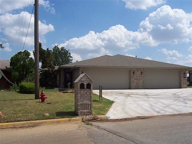 1st image of 802 A Nw Hilltop Dr