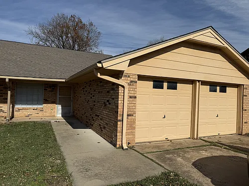 1918 W State Ln #1 Photo 1