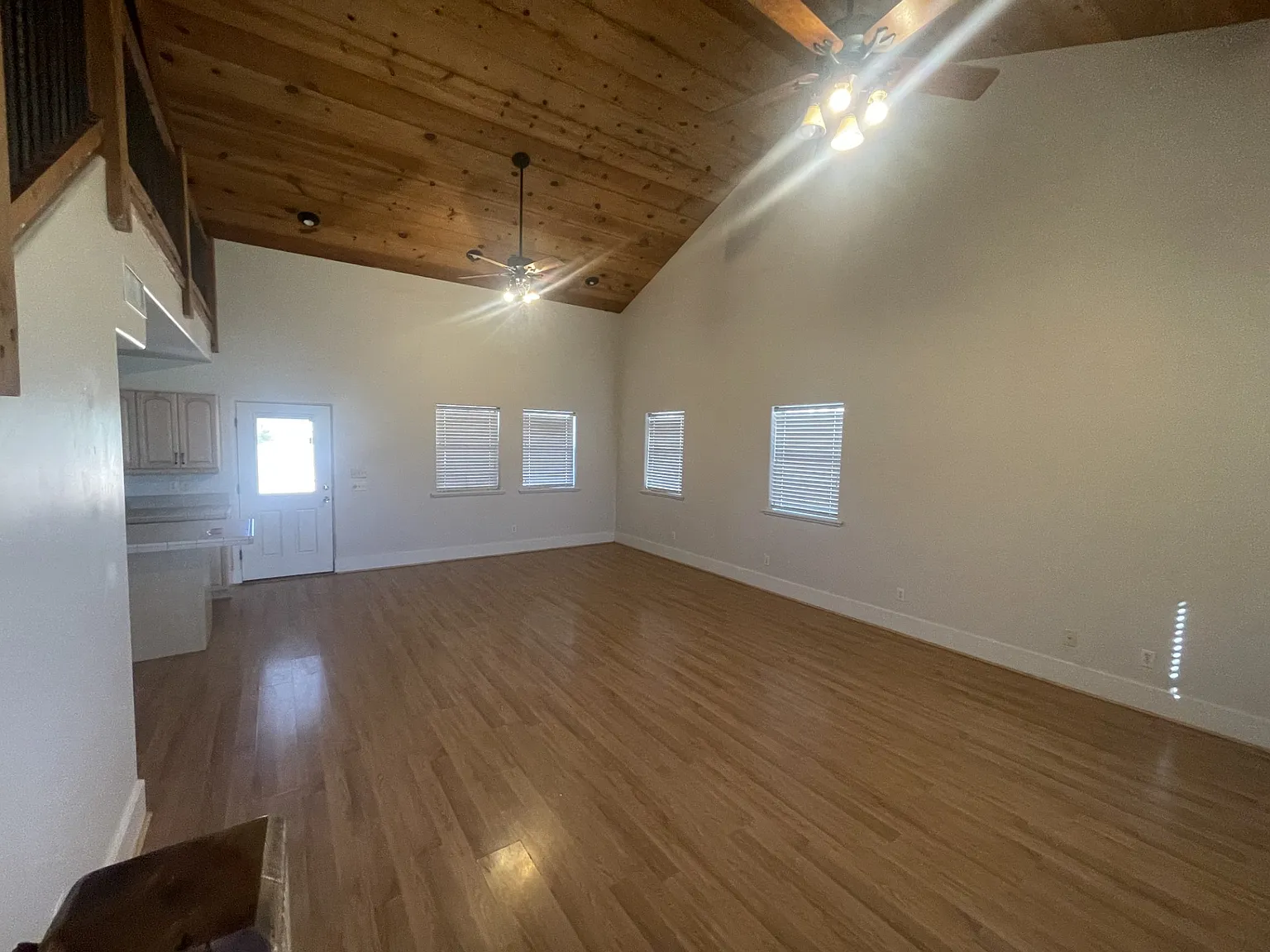3 bed, 1404 sqft, $1,700 — Photo 3