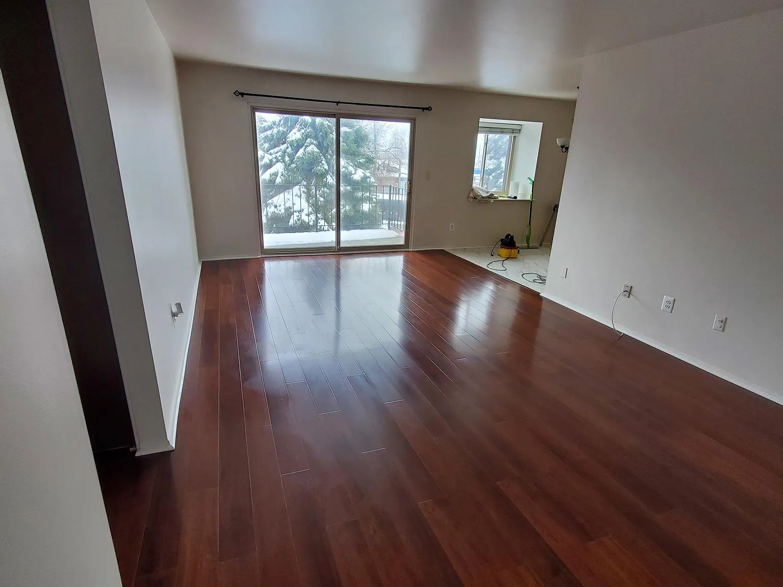 2 bed, 950 sqft, $1,350 — Photo 3