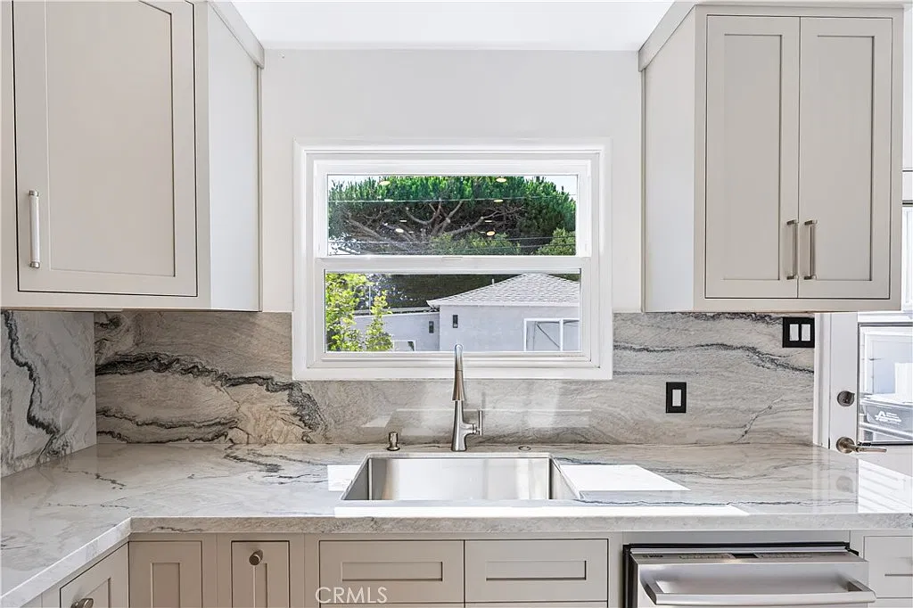 3 bed, 1108 sqft, $6,500 — Photo 3
