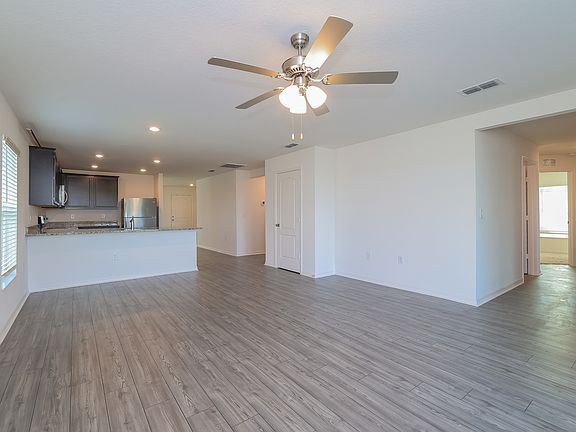 4th image of 228 Kensington View Blvd