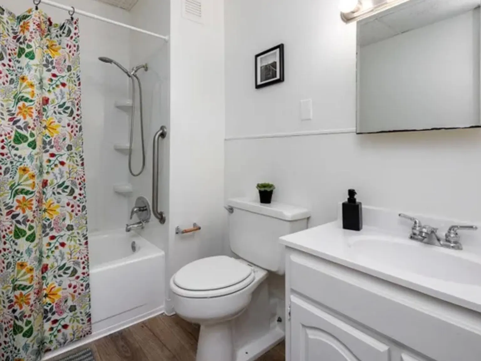Riverview Apartments — Photo 4