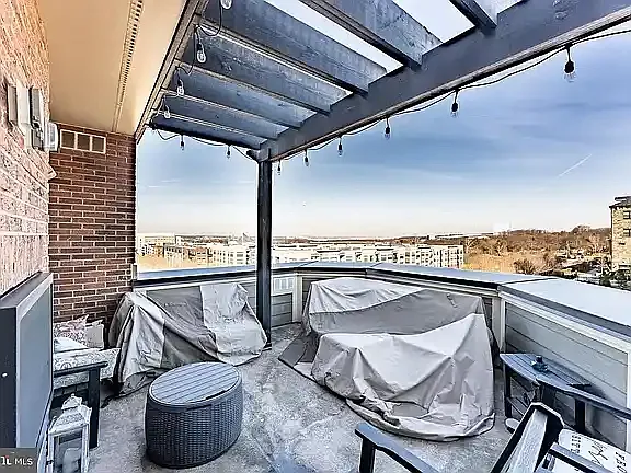 4 bed, 4.5 bath, 4100 sqft, $6,000 — Photo 3