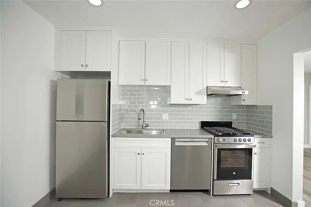 Building Photo - 5459 Carlin St #3