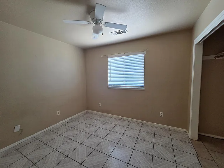 1199 Hawthorn St — Photo 10