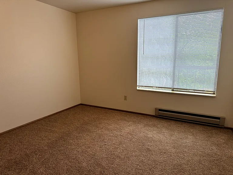 THE FORUM APARTMENTS — Photo 9