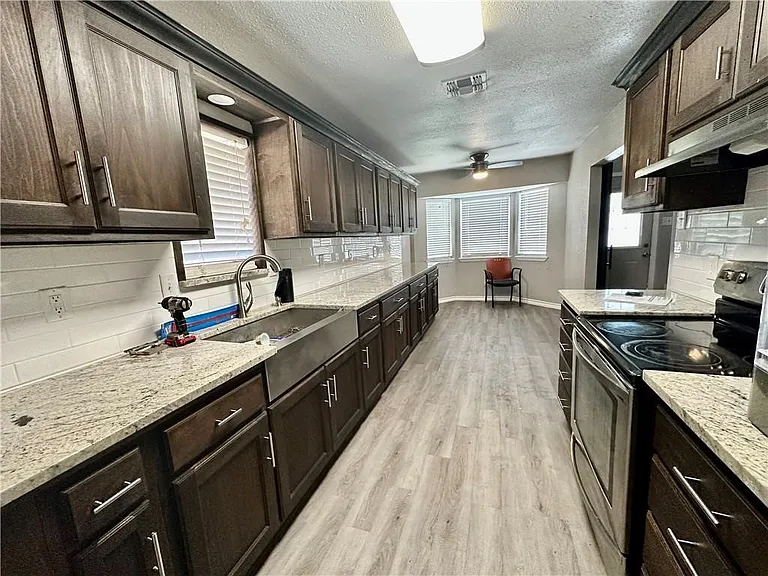 2112 Memorial Pkwy — Photo 5