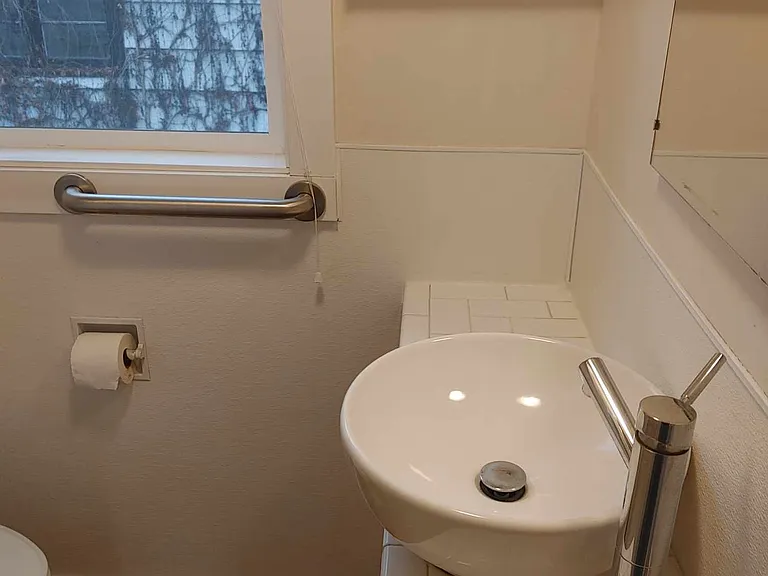 18 Hawthorne St #5 — Photo 4