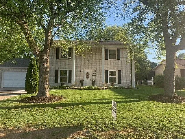 216 Camelot Dr photo 1