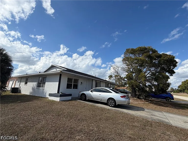 1212 SE 2nd Pl — Photo 2