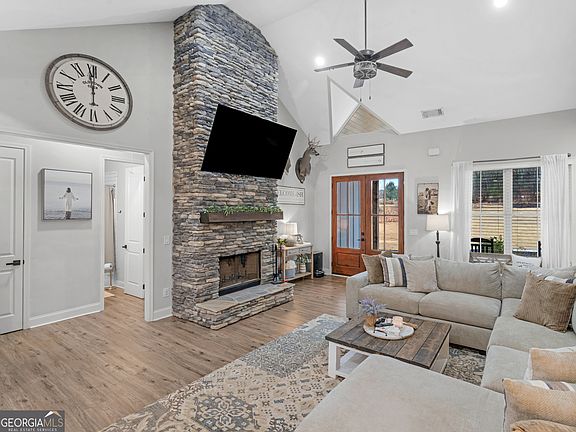 5th image of 292 Old South River Rd