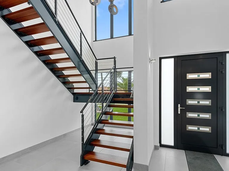 3001 John Anderson Dr — Photo 4