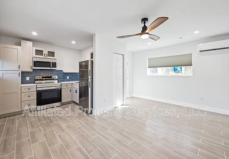 3012 Broadway #104 — Photo 4