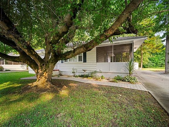 3rd image of 26493 E Nottoway Dr