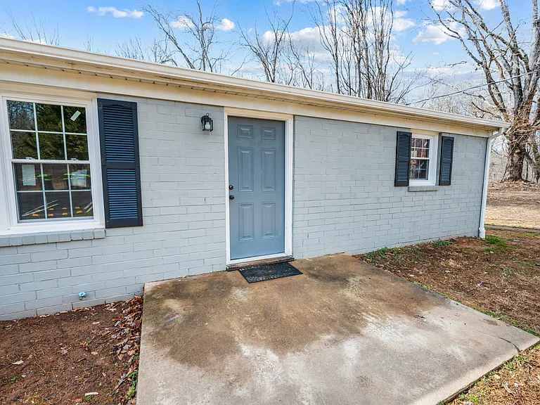 236 Newcomb Drive - 2 — Photo 3