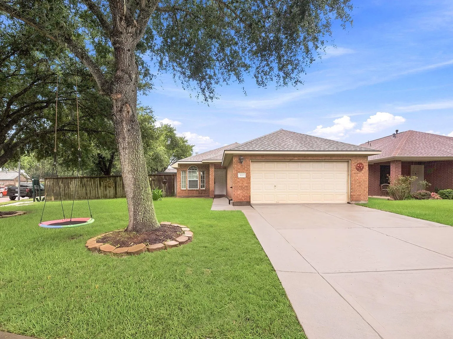 4 bed, 2.0 bath, 1715 sqft, $2,000 — Photo 2