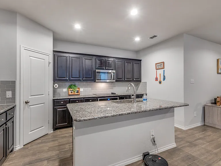 3315 Celestial Ln — Photo 10