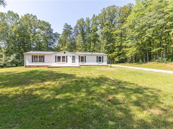 1182 Kallam Rd, Sandy Ridge, NC 27046