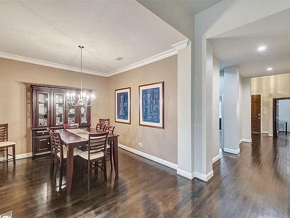3rd image of 1611 Thornberry Dr