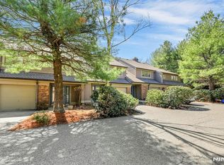 56 Longfellow Ln, Mahwah, NJ 07430