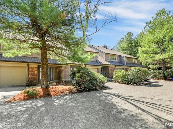 56 Longfellow Ln, Mahwah, NJ 07430