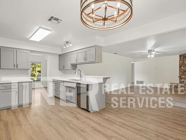5100 Turnsberry Ct — Photo 11