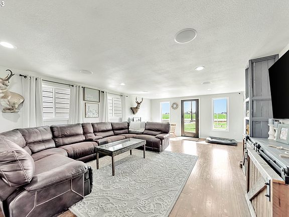 4th image of 95339 Ayres Ln