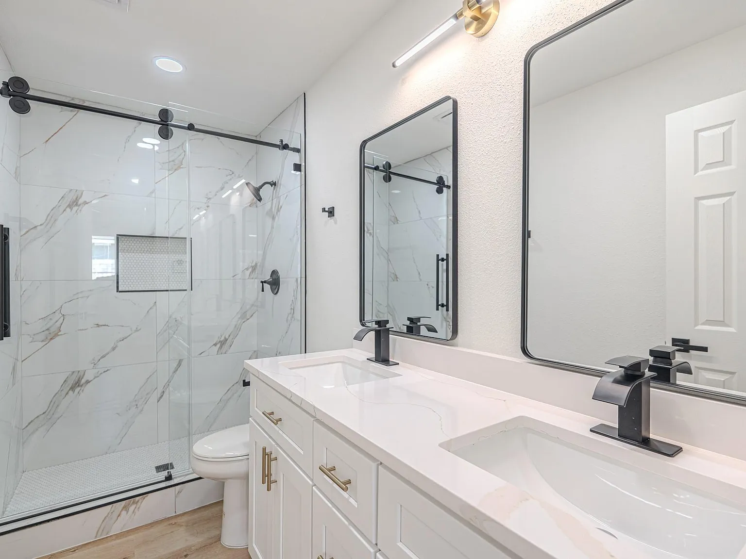 3 bed, 2.0 bath, 1403 sqft, $2,000 — Photo 1