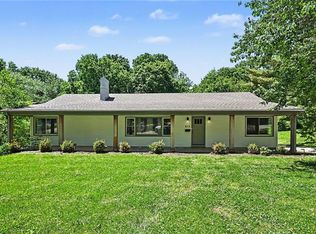 613 E Red Rd, Independence, MO 64055